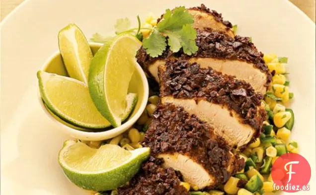 Pollo Con Costra De Tortilla Azul Con Ensalada De Maíz