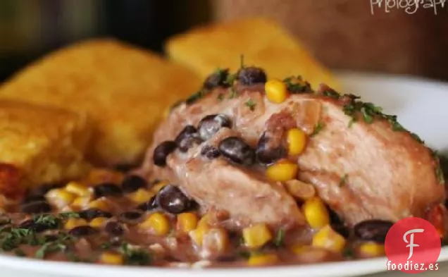 Pollo en Olla de Barro Con Frijoles Negros y Queso Crema...yum!