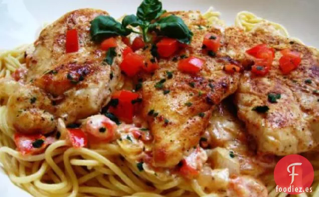 Pollo Con Salsa De Crema De Tomate Y Albahaca