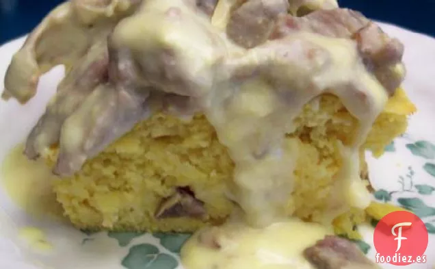 Pan De Maíz Suizo Al Horno Con Salsa De Crema De Pavo
