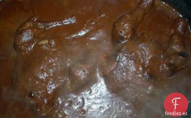 Gallinas de Cornualles de Cocción Lenta en Salsa de Mole