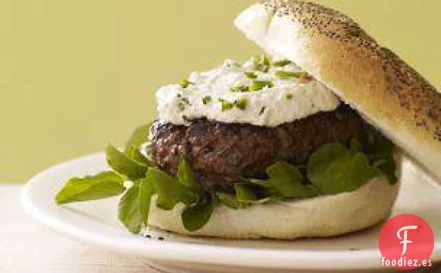 Empanadas De Pub Con Salsa De Rábano Picante Y Berros