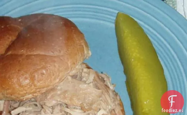 Pavo Rallado con Olla de Barro