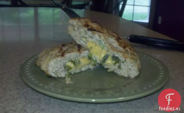 Hamburguesas de Pavo Rellenas de Jalapeño y Queso Cheddar