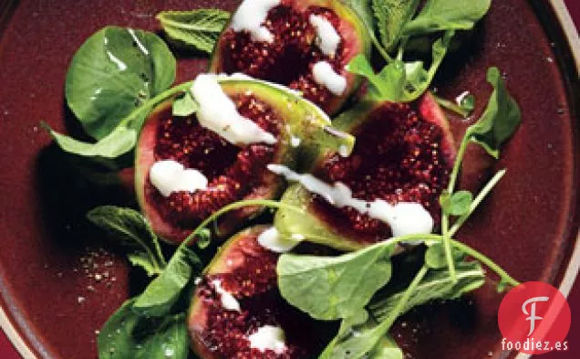 Ensalada De Higos Con Yogur De Leche De Cabra Y Berros De Pimienta