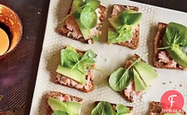 Galletas Saladas De Salmón, Aguacate Y Berro