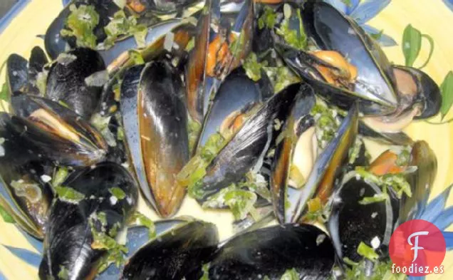 Mejillones Al Vapor Con Vino y Crema