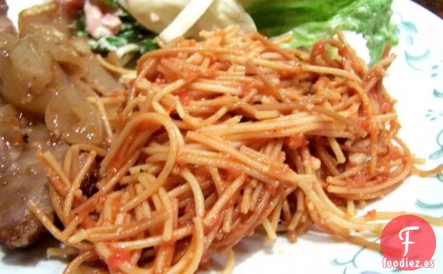 Pasta Picante Con Salsa De Tomate Y Tocino