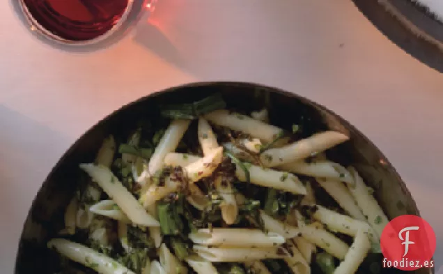 Penne con Gremolata de Avellanas y Broccolini Asado