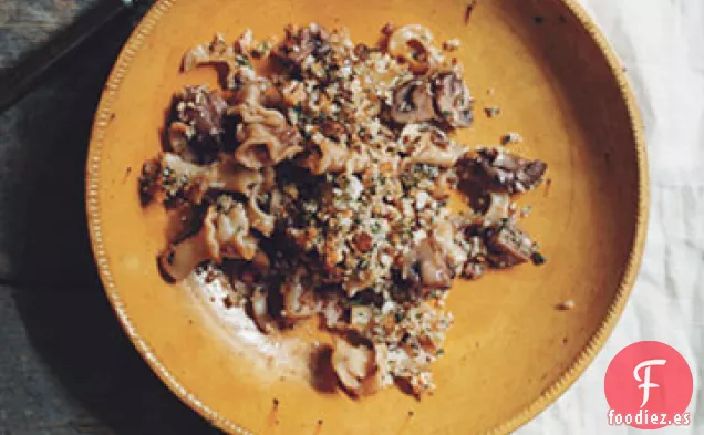 Pasta y Champiñones con Crema de Miga de Parmesano