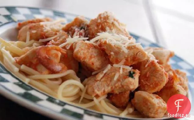 Pollo con Albahaca sobre Pasta de Pelo de Ángel