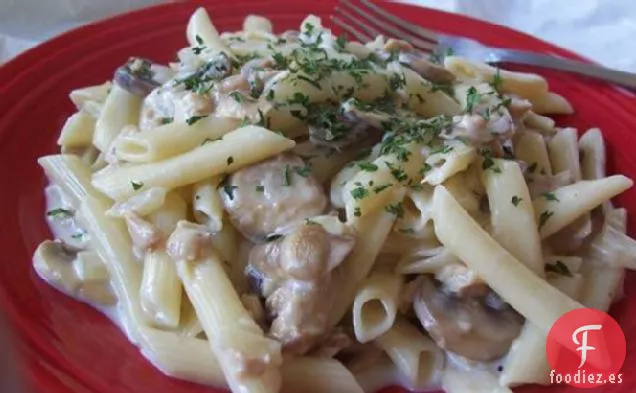 Pasta Penne Con Salsa de Almejas con Champiñones y Quesos
