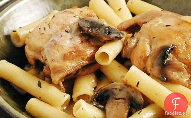 Plato de Pollo, Pasta y Champiñones