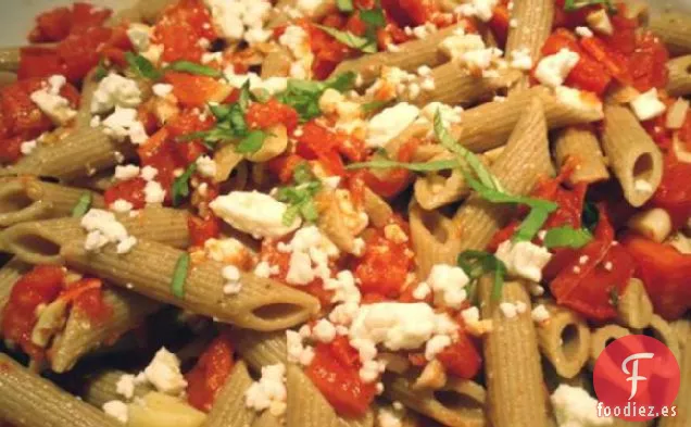 Pasta de Tomate, Albahaca y Queso Feta de Fin de Verano