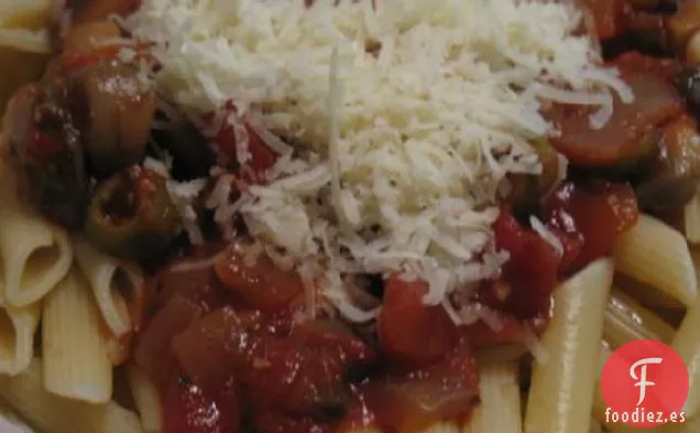 Salteado Fácil de Pasta con Champiñones y Aceitunas