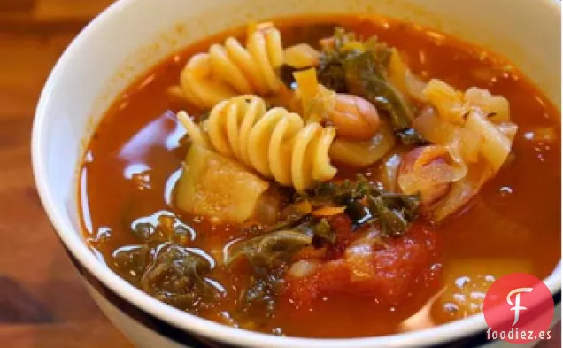 Abundante Sopa de Tomate Con Pollo y Pasta