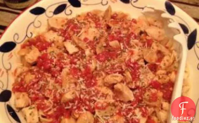 Pollo y Pasta en Salsa de Ajo de Vino Blanco