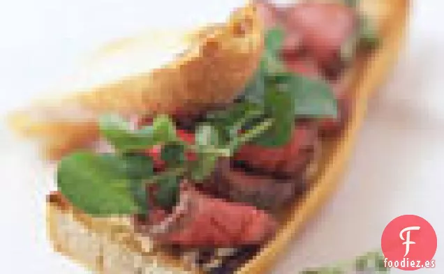 Sándwiches de Carne con Mantequilla de Mostaza de Rábano Picante y Berros