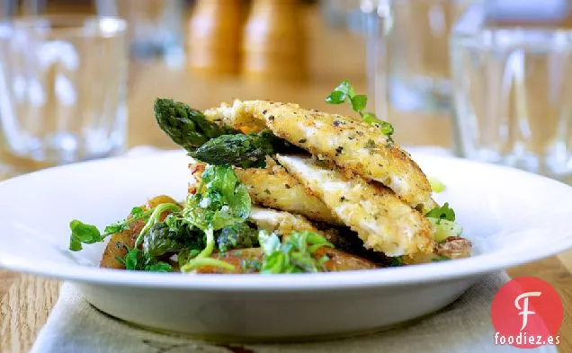 Escalope de Pollo Sutton Hoo; Ensalada de Espárragos Ingleses de la Nueva Temporada