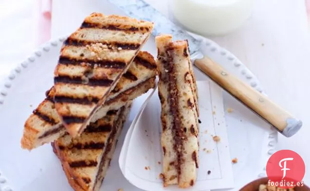 Brioche Tostado, Huevo Escalfado, Berros Y Ensalada De Manzana