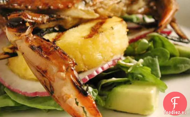 Ensalada de Cangrejo de Concha Blanda y Piña a la Parrilla con Berros