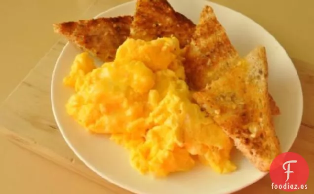 Huevos Revueltos con Queso . . . Bajo en Grasa, Bajo en Chol, Bajo en Azúcar