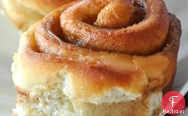 Panecillos de Canela en Suero de Mantequilla