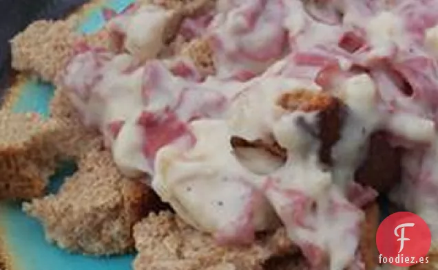 La Carne de Ternera en Trozos de Crema Fácil de Mamá en Tostadas