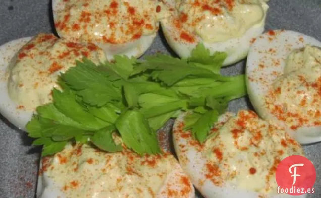 Huevos rellenos de Pepinillo de Eneldo de Ali