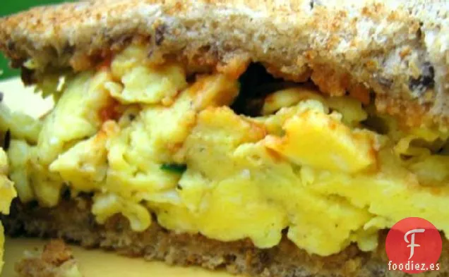 Sándwich de Huevo Revuelto