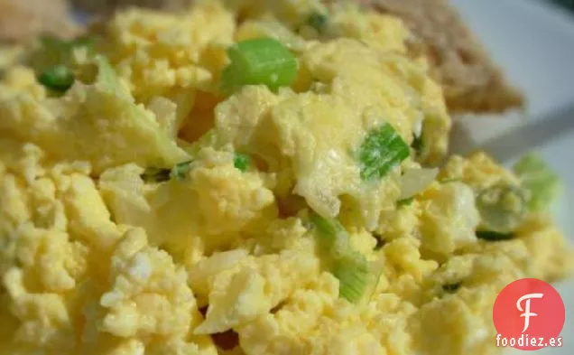 Huevos Revueltos Con Queso Y Cebollas Verdes
