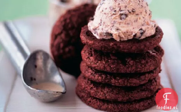 Sándwiches de Helado de Galletas de Caramelo y Chips de Menta