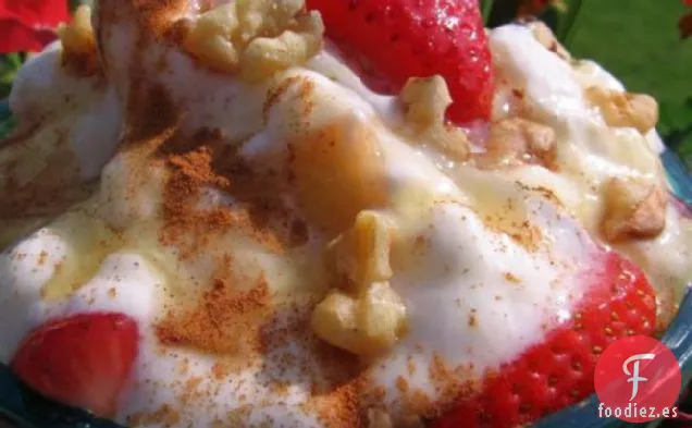 Yogur Griego y Ensalada de Frutas