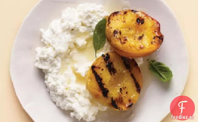 Queso de Granja con Melocotones a la Parrilla