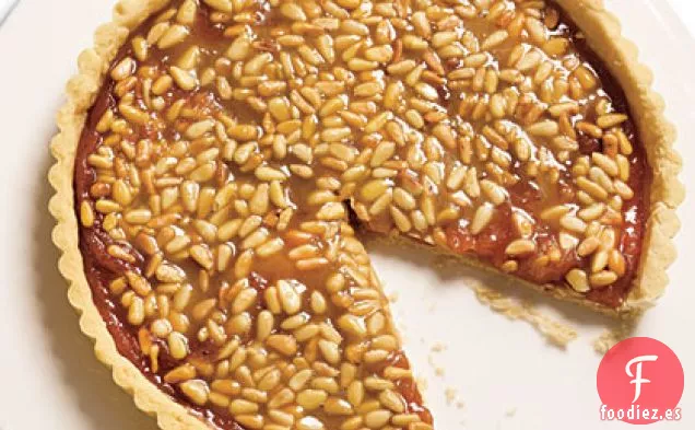 Tarta de Membrillo con Glaseado de Caramelo de Piñones
