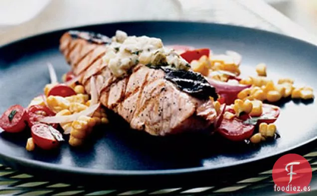 Salmón a la Parrilla con Mantequilla de Escabeche de Eneldo