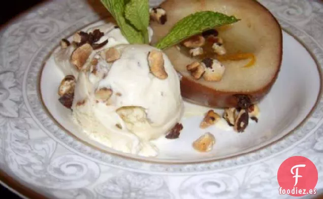 Peras Asadas Al Vino Blanco Con Helado De Avellana