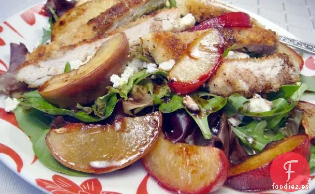 Ensalada De Pollo Con Costra De Panko Con Aderezo Balsámico De Granada