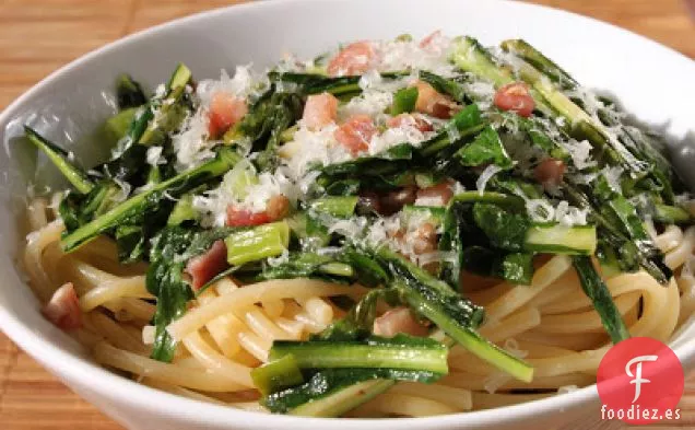 Pasta Primavera Con Ajo Verde Y Hojas De Diente De León