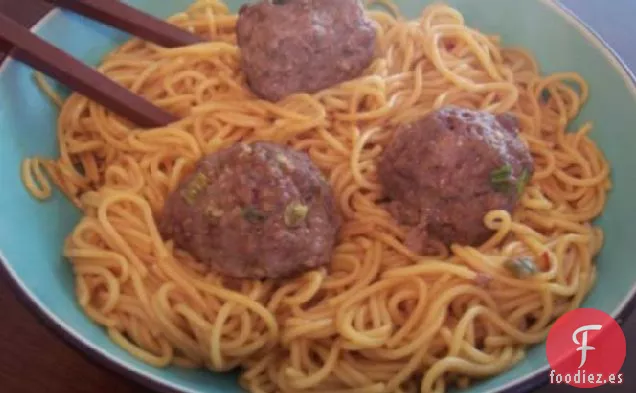 Albóndigas Asiáticas Con Salsa Picante De Lima