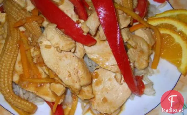 Salteado de Pollo y Pimiento Rojo