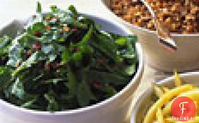 Ensalada De Diente De León Con Aderezo Tibio De Tocino