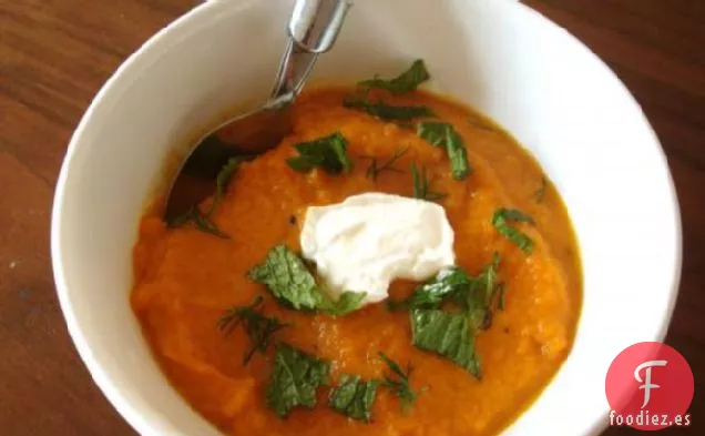 Sopa de Zanahoria al Curry de Nómada Femenina
