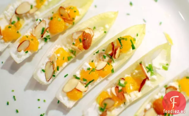 Endibias Con Queso De Cabra, Mandarinas Y Almendras