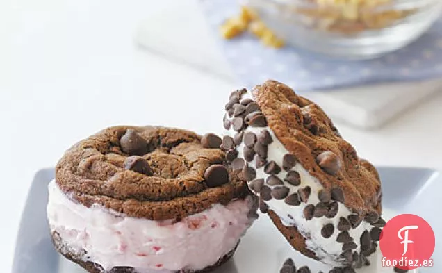 Sándwiches de Helado con Galletas de Chocolate