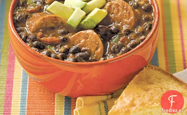 Sopa de Frijoles Negros con Salchicha