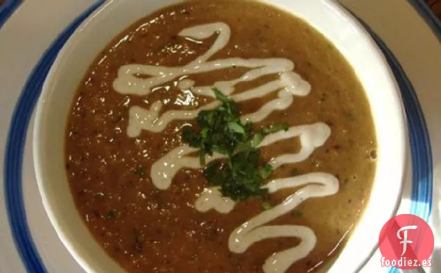 Sopa De Frijoles Negros Con Crema De Cilantro
