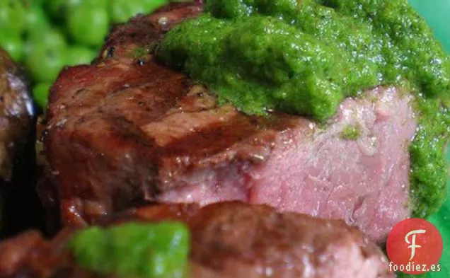Solomillo De Ternera Con Tablones De Roble Argentino Con Salsa Chimichurri