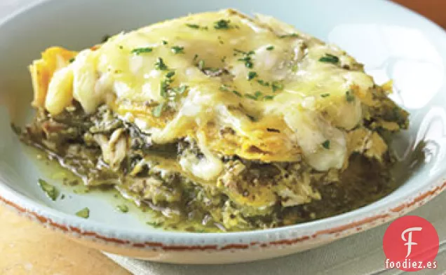 Enchiladas de Pollo Apiladas con Salsa Verde y Queso