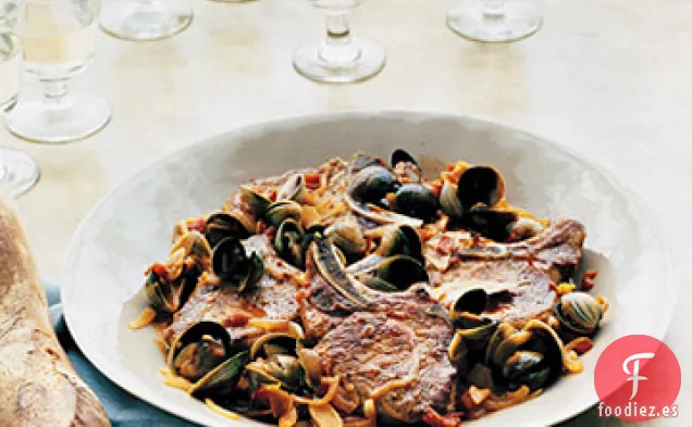 Chuletas de Cerdo y Almejas en Caldo de Ajo